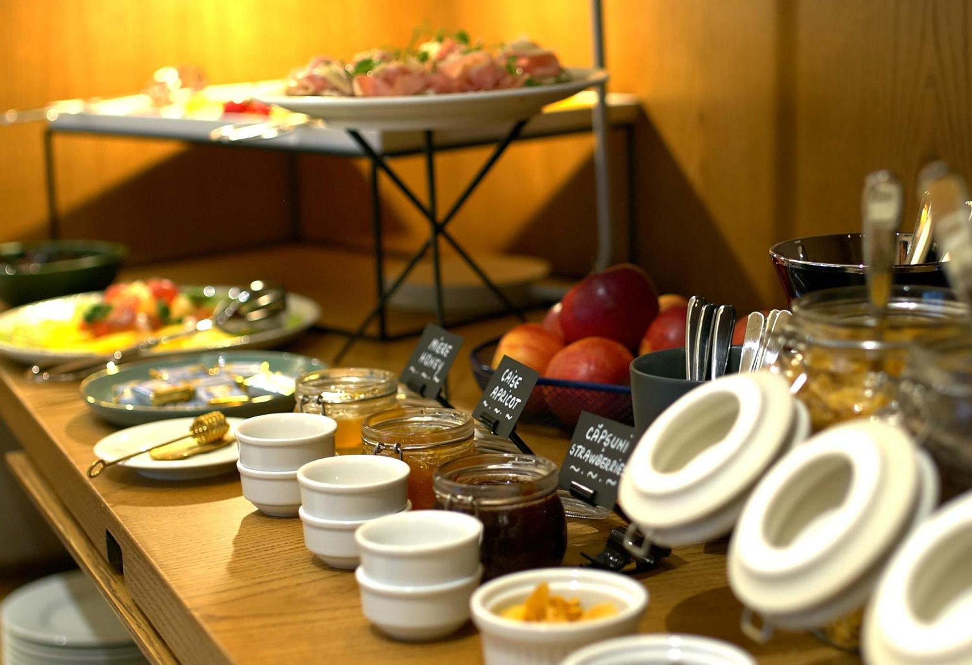 แอตลาส อพาร์ตโฮเทล Hotel เปียตราเนียมซ์ ภายนอก รูปภาพ