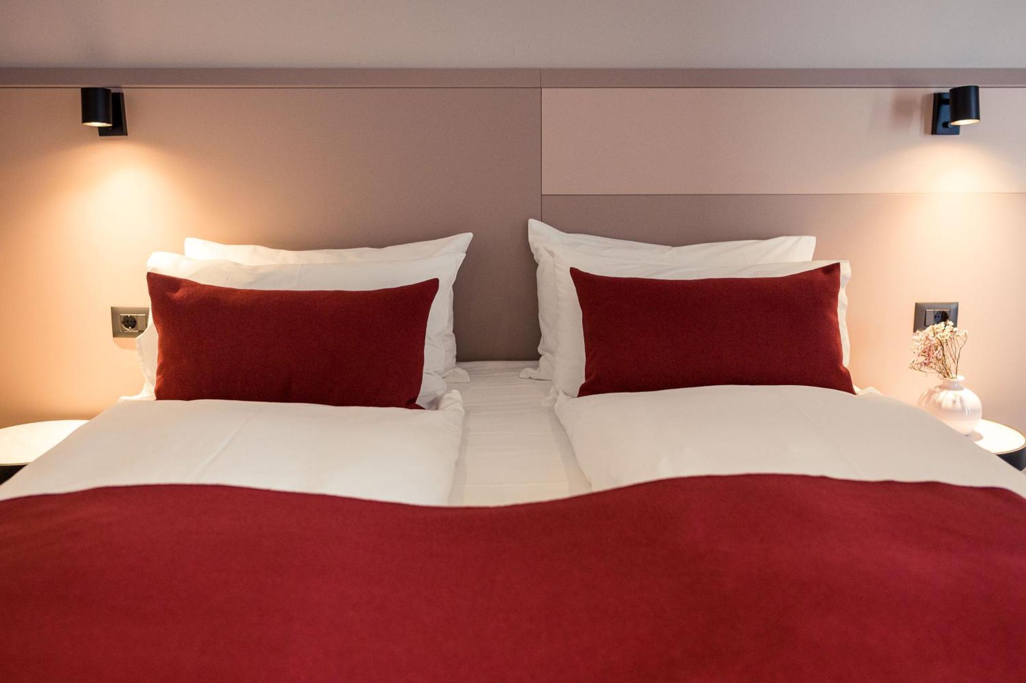 แอตลาส อพาร์ตโฮเทล Hotel เปียตราเนียมซ์ ภายนอก รูปภาพ