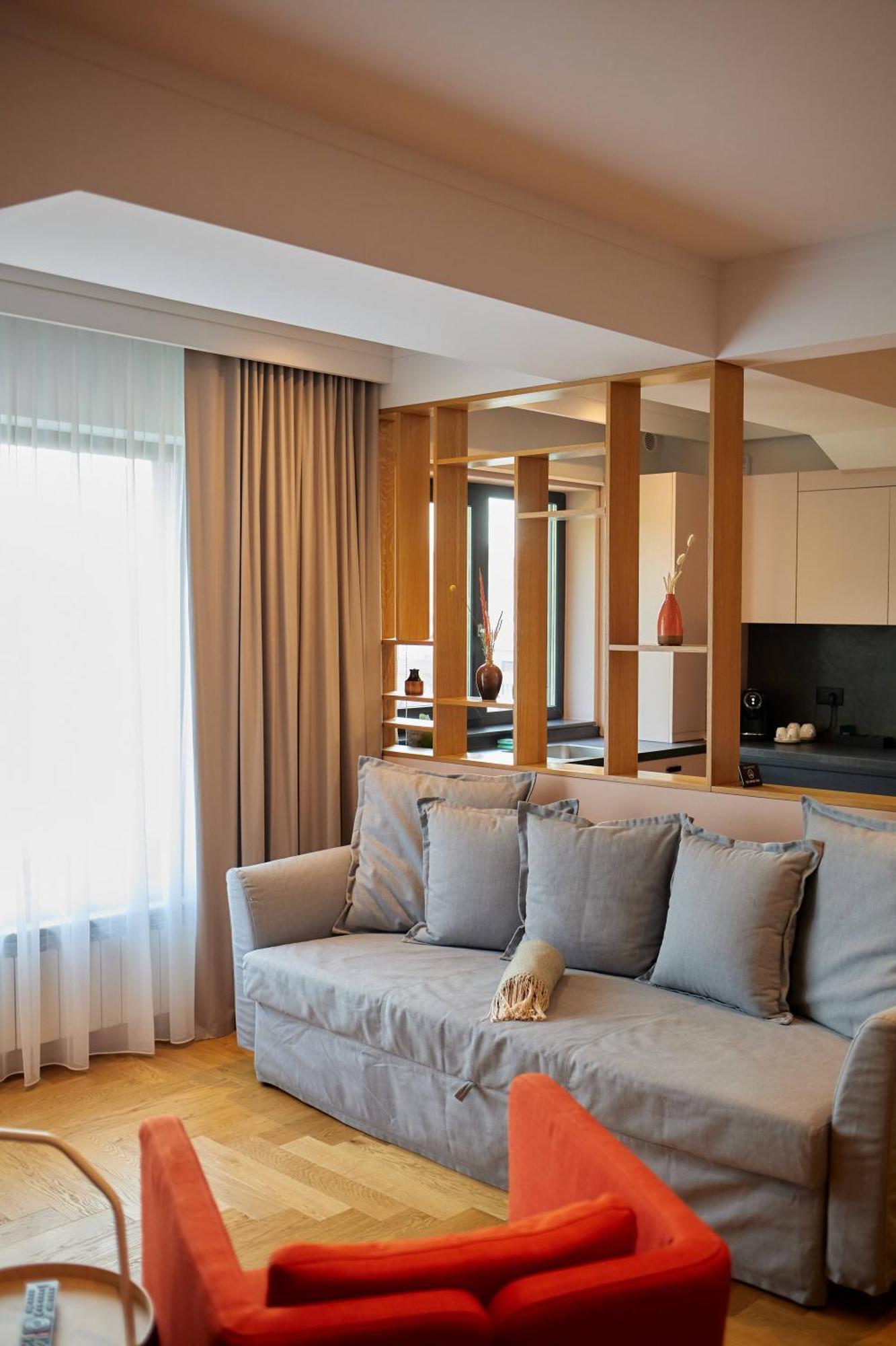 แอตลาส อพาร์ตโฮเทล Hotel เปียตราเนียมซ์ ภายนอก รูปภาพ